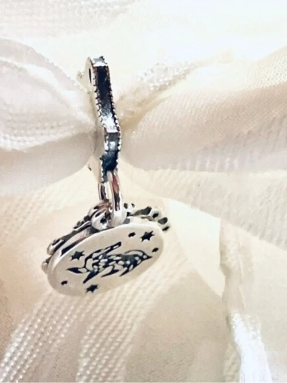 🦡✨ NWOT Hufflepuff Charm – Harry Potter Magic ⚡💛